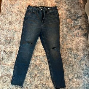 Like new busted knee Rockstar Skinny
